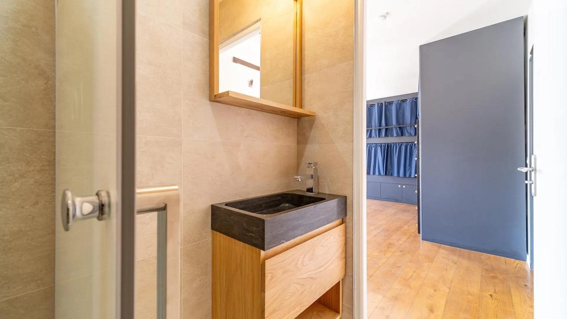 Fraternity-Hotel Paris Hostel