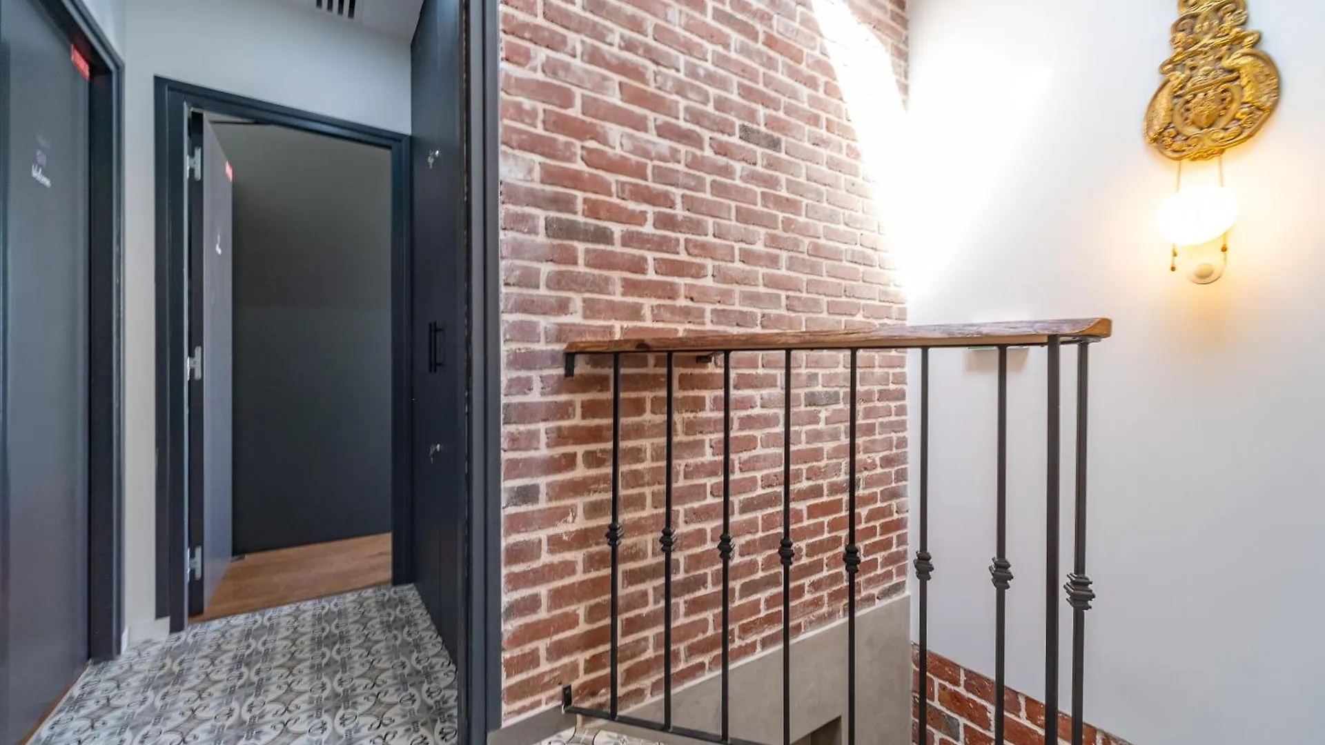 Hostel Fraternity-Hotel Paris