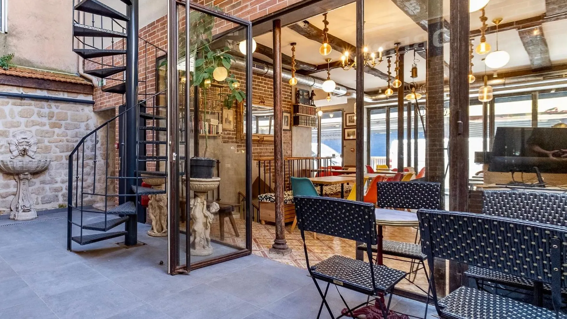 Hostel Fraternity-Hotel Paris